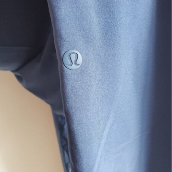 Lululemon Mineral Blue Final Play Crop Size 6 - Picture 7 of 10